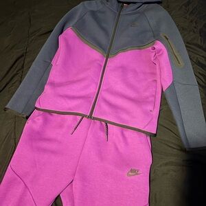 Nike tech sweatsuit